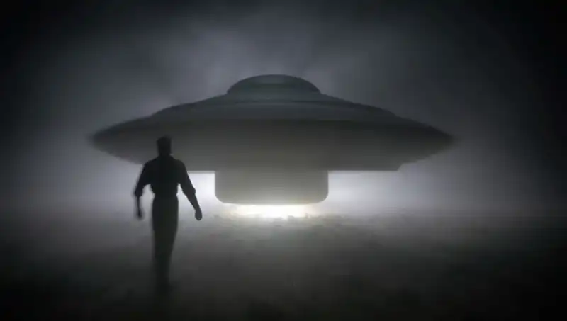 UFO Uzmanı Çarpıcı Açıklamalarda Bulundu: "Uzaylılar Masum İnsanlara Saldırıyor"
