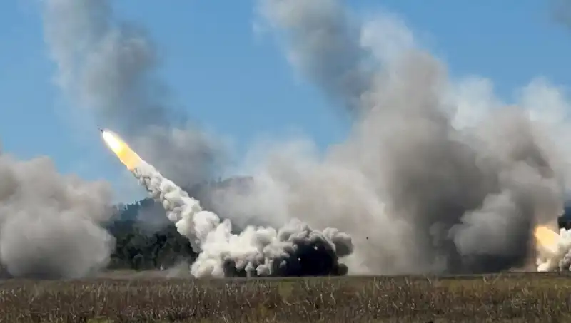 Avustralya'nın Askeri Gücünü Gösteren HIMARS Atışı: Tarihi Anlar Yaşandı