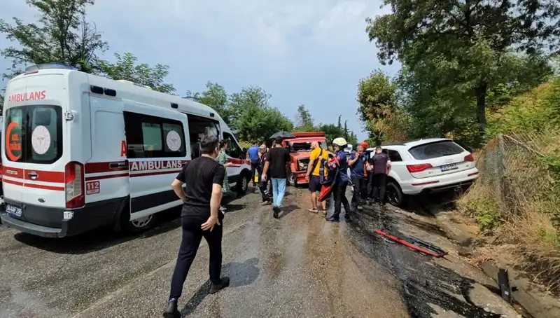 Sakarya'da Kamyonet ile Cip Çarpıştı: İki Araçta Beş Yaralı!