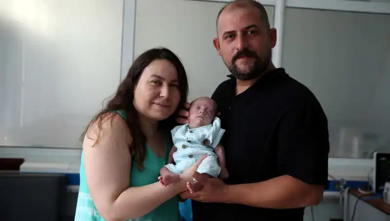 800 Gram Doğdu, 4 Ay Yoğun Bakımda Kaldı: Minik Bebeğin Hayatı Kurtuldu!