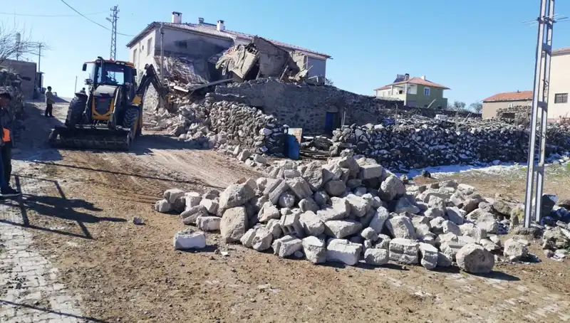 Kayseri'de Trajik Olay: Ahır Çöktü, 35 Küçükbaş Hayvan ve 2 Eşek Telef Oldu