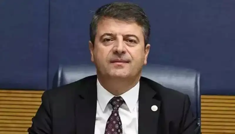Adıyaman Belediyesi'nde Tarihi Geri Dönüş: Abdurrahman Tutdere Görevine İade Edildi!