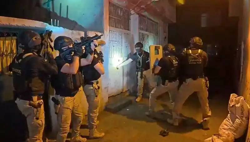 İstanbul'da DAEŞ Operasyonu: 18 Kişi Gözaltına Alındı ve İkinci Dalga Bekleniyor