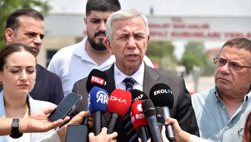 Mansur Yavaş, Antalya’da Muhittin Böcek’i Ziyaret Etti: İşbirlikleri Gelişiyor