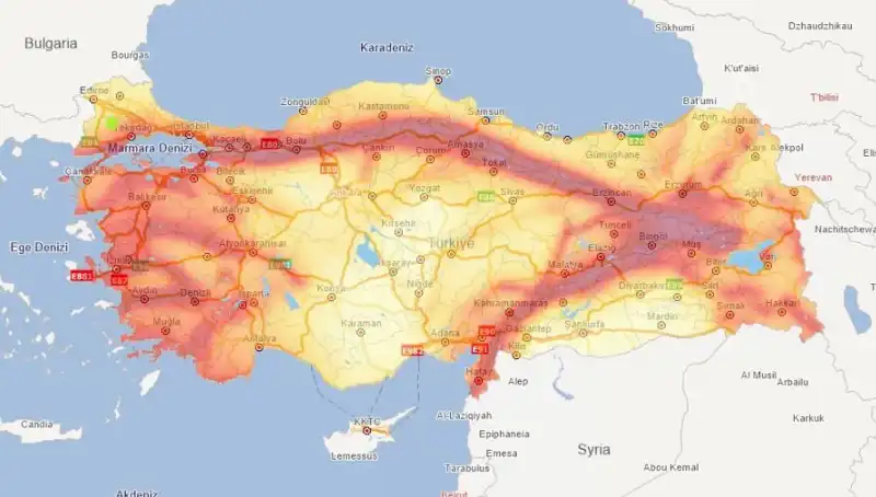 Evimin Altından Fay Hattı Geçiyor Mu? 45 İl ve 110 İlçe Deprem Riski Taşıyor!