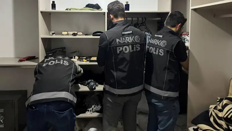 Uyuşturucu Operasyonunda Yüzlerce F Serisi Dolar Ele Geçirildi!