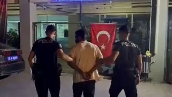 İzmir'de 18 Yıl 9 Ay Hapis Ceza Aldığı İçin Aranan Firari Yakalandı!
