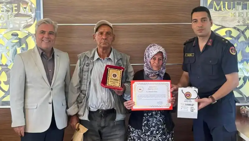 Tek Varoluşlarını Jandarmaya Bağışlayan Aileden Duygulandıran Hareket