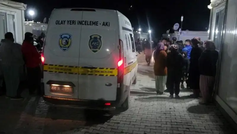 Husumetli İki Grup Arasında Sokak Ortasında Kanlı Kavga