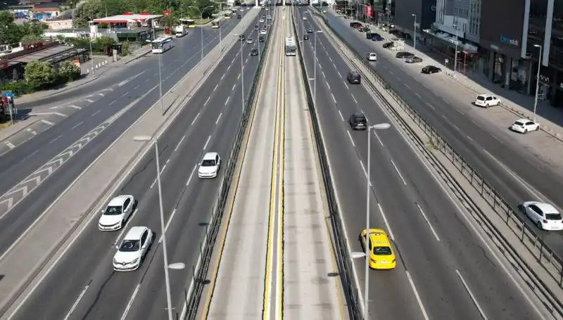 İstanbul Bayram Tatilinde Boş Yollarla Sessizleşti
