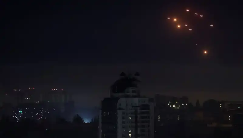 Rusya’nın Kiev’e Yönelik Hava Saldırıları ve Sumi’deki Tahliyelerle Gerginlik Artıyor