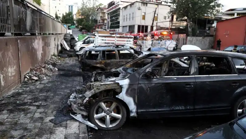 Sanayide Tamir Bekleyen Araçlar Alev Alev Yandı: 5 Araç Kayıp!