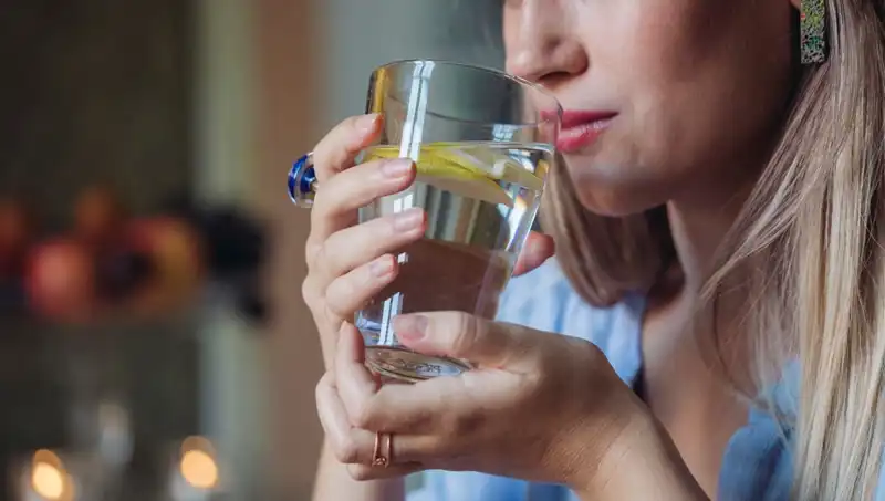 Harvardlı Uzmandan Çarpıcı Açıklama: Limonlu Su Sağlıklı mı, Yoksa Efsane mi?