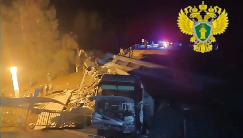 Rusya'da Tren Köprüsü Çöktü: Korkunç Kaza Sonrası Ölüler ve Yaralılar Var