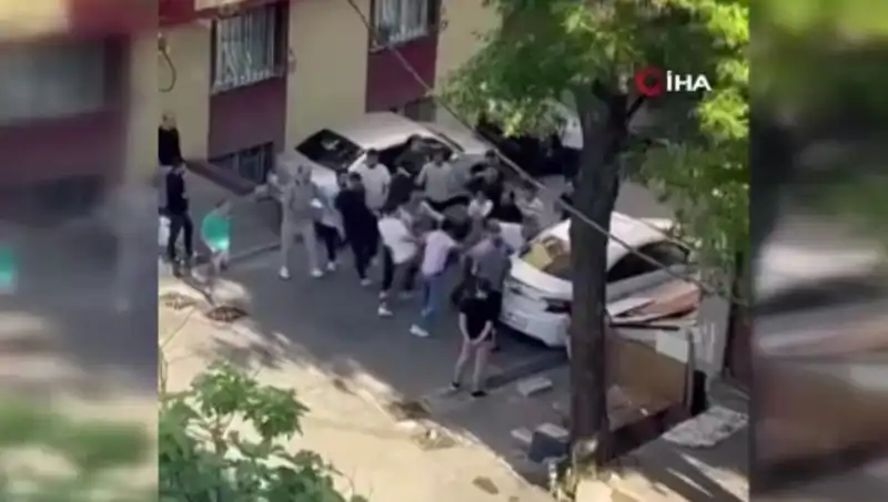 Kapıları Zorlayan Madde Bağımlısına Suçüstü: Meydan Dayak!