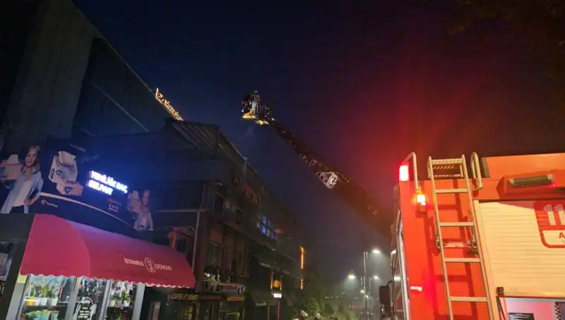 Beşiktaş'taki 3 Katlı Restoranda Korkutan Yangın: Olayın Detayları