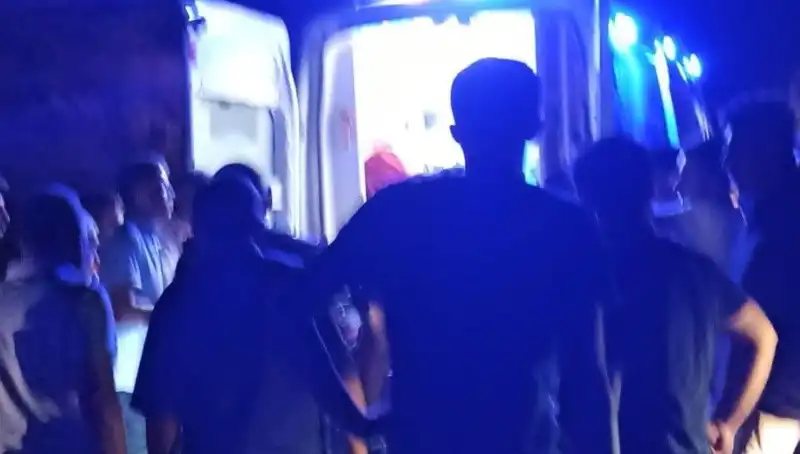 Uçuruma Yuvarlanan Otomobilin Sürücüsü Hastaneye Kaldırıldı