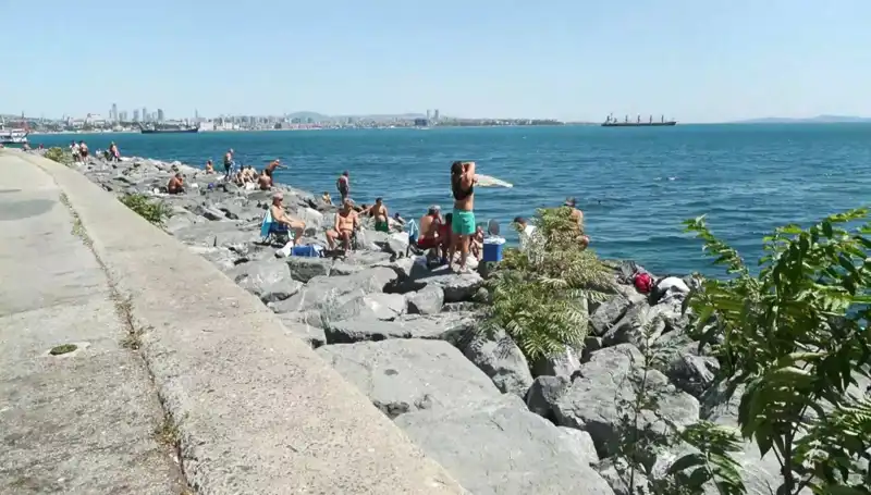 Hava Isındı, İstanbullular Sahil Yollarına Akın Etti!