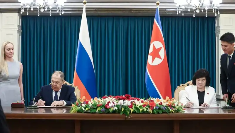 Rusya ve Kuzey Kore Arasındaki Görüşme: Lavrov'un Stratejik Temasları