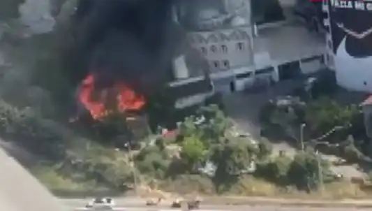 Kağıthane'de Yangın Panik Yarattı: Dumanlar Gökyüzünü Kapatıyor