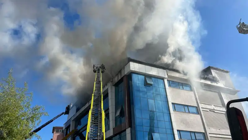 Esenyurt'ta Tekstil Atölyesinde Çıkan Yangın: Korku Dolu Anlar