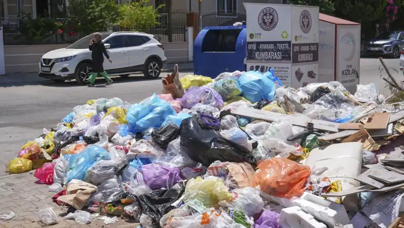 İzmir’de Çöp Yığınları Oluştu: Temizlik Sorunları ve Çözüm Önerileri