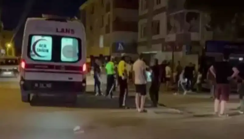 Alkol Tesiriyle Kontrolünü Kaybeden Sürücü, Yayaları Kamyonetiyle Ezdi