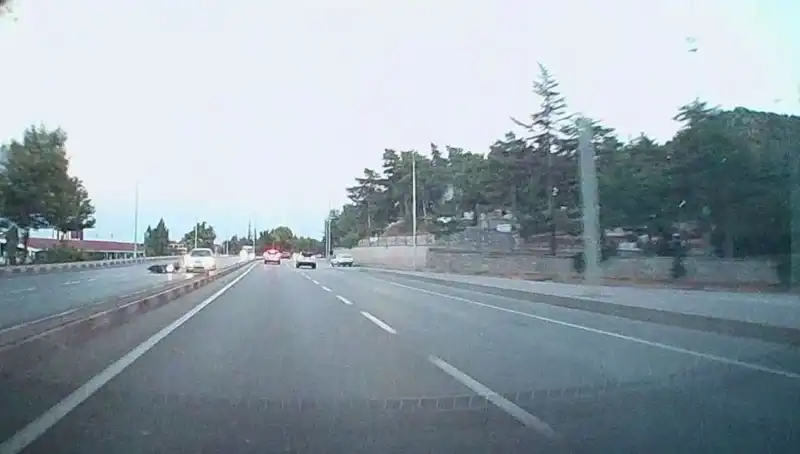 İstanbul’da Otomobil ile Motosikletin Çarpışması: 1 Kişi Yaralandı
