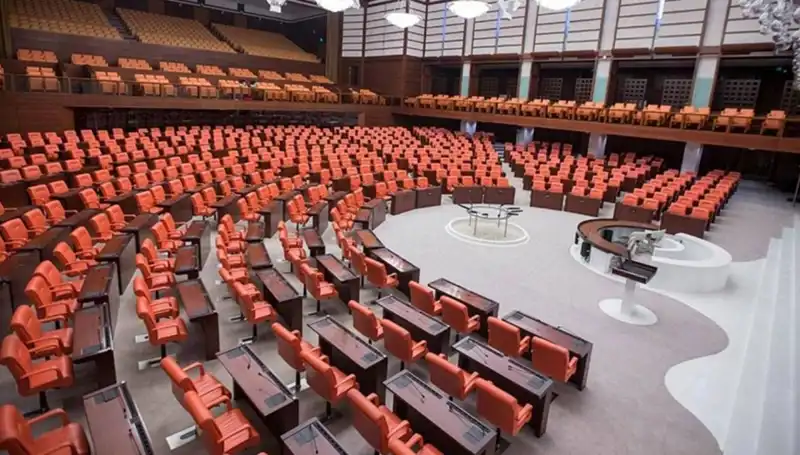 Siyasi Parti Bayramlaşma Programları: Hangi Lider Nerede Bulunacak?