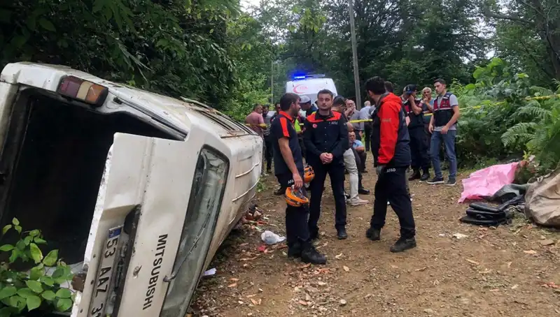 Rize'de Minibüs Kazası: İki Can Gitti, Üç Kişi Yaralandı