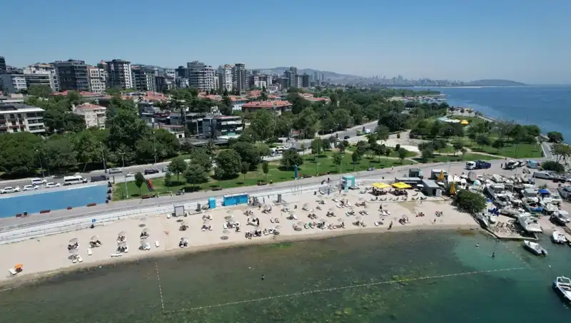 İstanbul Sıcak Hava Dalgasıyla Kavruluyor: Caddebostan Sahili Dolu