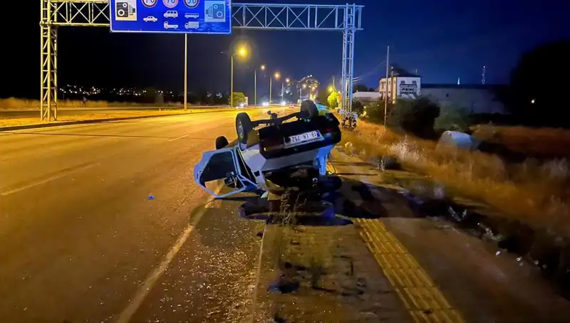 TIR'ın Sıkıştırdığı Otomobil Takla Attı: Kaza Anı Korkuttu, 1 Yaralı