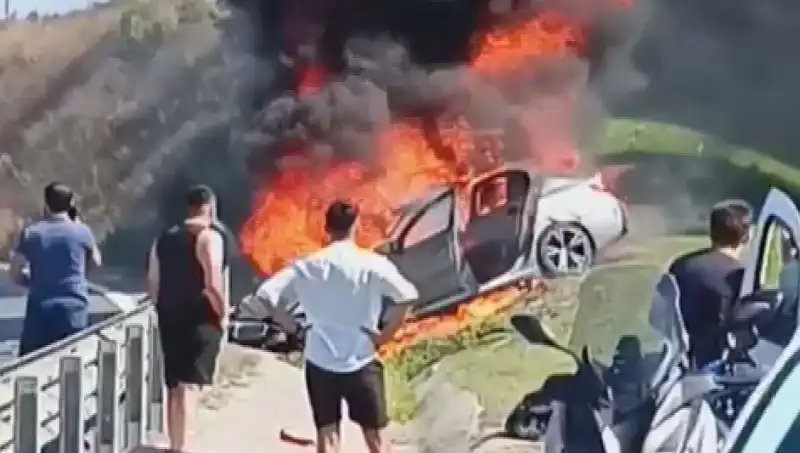 TEM Otoyolu'nda Feci Kaza: Otomobil Alev Alev Yandı