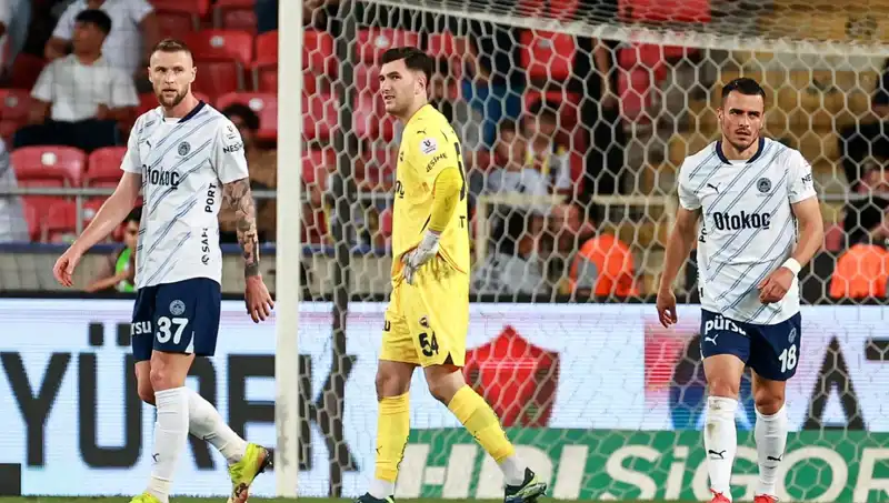 Fenerbahçe'nin Tarihinde Bir Dönüm Noktası: Darmadağın Olmuş Bir Takım