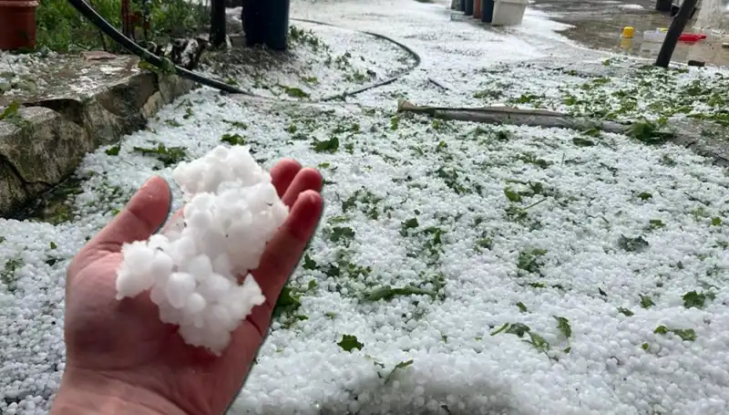 Haziran Ayında Dolu Sürprizi: Kent Beyaza Büründü, Vatandaşlar Şaşkın!