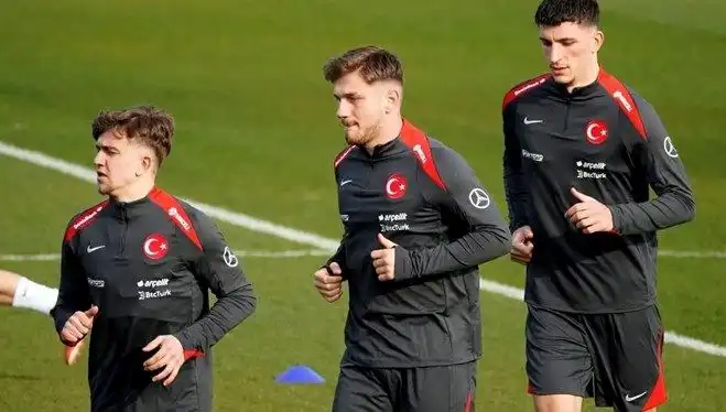 Milli Yıldızın Tercihi: Fenerbahçe Yerine Galatasaray’a İmza Attı!