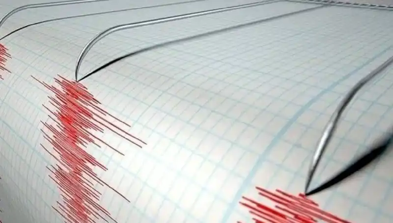 Ege Denizi'nde 3.5 Büyüklüğünde Deprem, Endişeye Neden Oldu